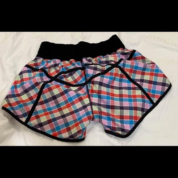 Lululemon size 6 women’s running shorts 4” inseam plaid - Picture 2 of 12